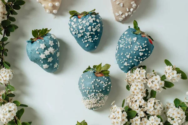 Step Step Tasty Blue White Chocolate Dipped Strawberries Sugar Sprinkles — Stock Photo, Image