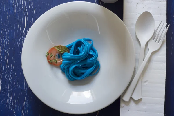 Spaghetti blu, ambientazione luogo nero — Foto Stock