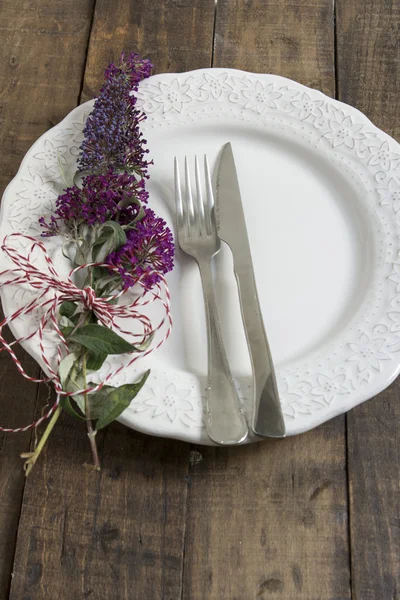 Plats inställningen och blommor — Stockfoto