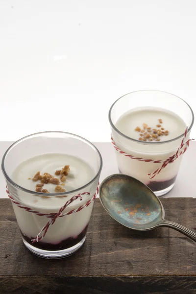 Layered dessert with fruits yogurt and cream cheese in glass jar — Stock Photo, Image