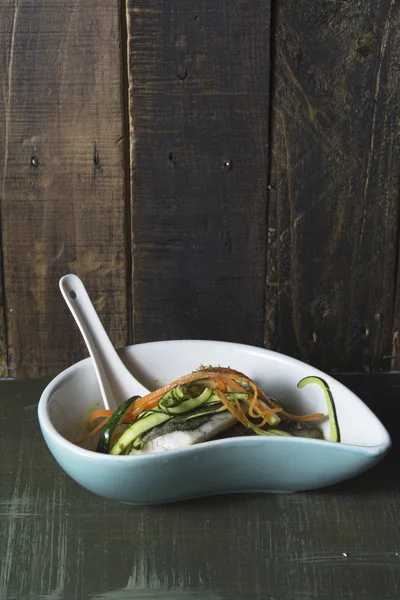 Kummel och vegetabilisk soppa, på mörk bakgrund — Stockfoto