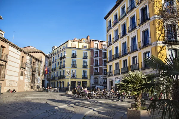 Antik mimari ve Teras koşuyorlar, mahalle o