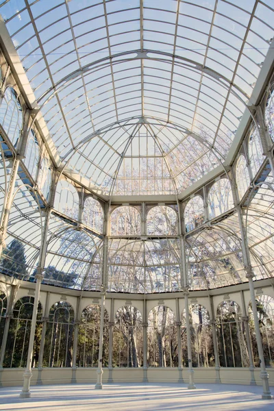 Palacio de Cristal, estructura de cristal en el parque del Retiro — Foto de Stock