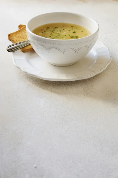 Sopa de fideos, caldo de pollo — Foto de Stock