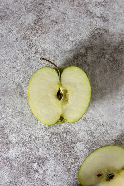 Half green apple, grunge clear — Stock Photo, Image