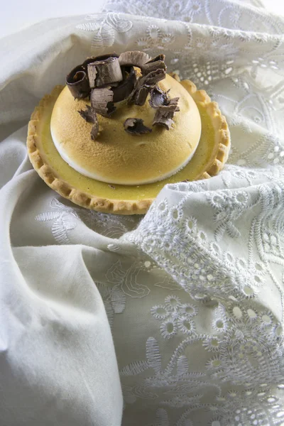Lemon cake and Italian meringue, decorated with chocolate curls — Stock Photo, Image