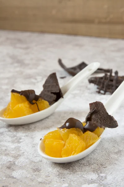 Morceaux d'orange, au chocolat — Photo