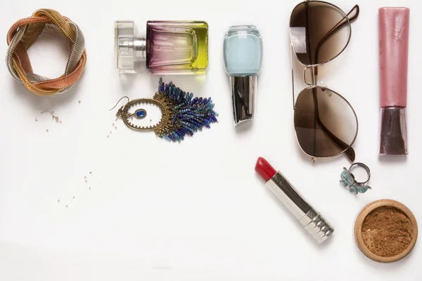 Moda kadın natürmort. Kadınsı moda kozmetik nesneleri