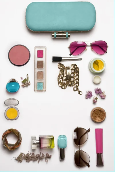 Moda kadın natürmort. Kadınsı moda kozmetik nesneleri