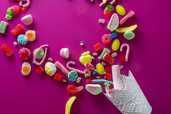 Mixed colorful candy on pink background, kids holidays — Stock Photo, Image