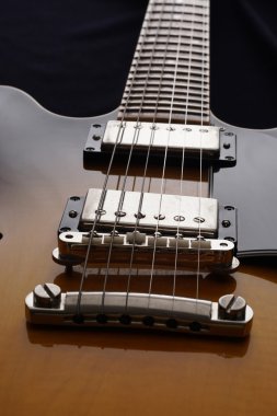 Eski elektro gitar closeup. Ayrıntı, seçici odak.