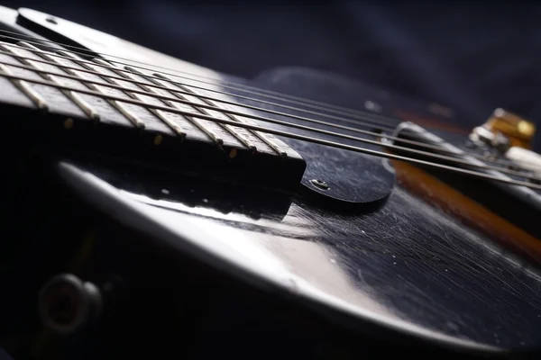 Closeup of old electric guitar. Detail, selective focus. — Stock Photo, Image