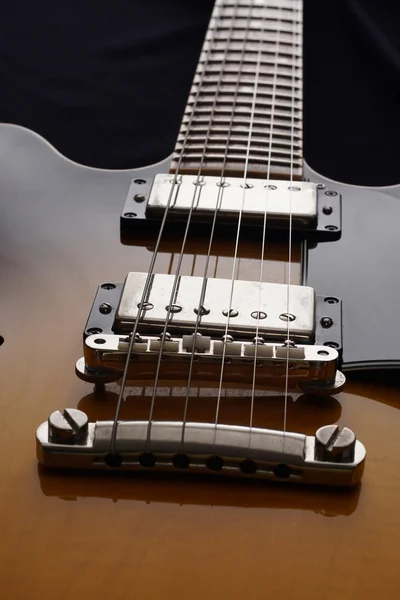 Close-up van oude elektrische gitaar. Detail, selectieve aandacht. — Stockfoto