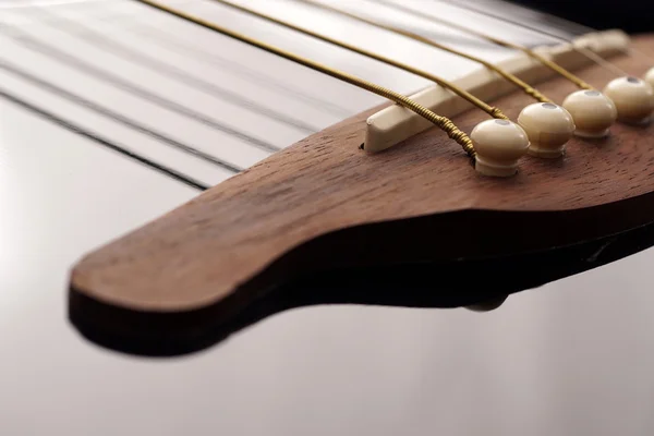 Detalle de guitarra acústica de madera clásica —  Fotos de Stock