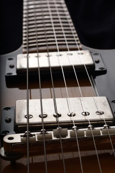 Closeup of old electric guitar. Detail, selective focus. — Stock Photo, Image