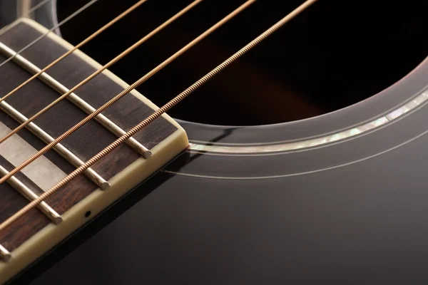 Деталь акустической классической деревянной гитары — стоковое фото