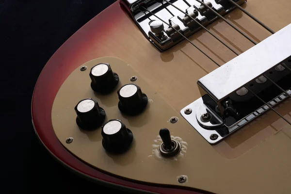 Elektro gitar closeup. Ayrıntı, seçici odak.