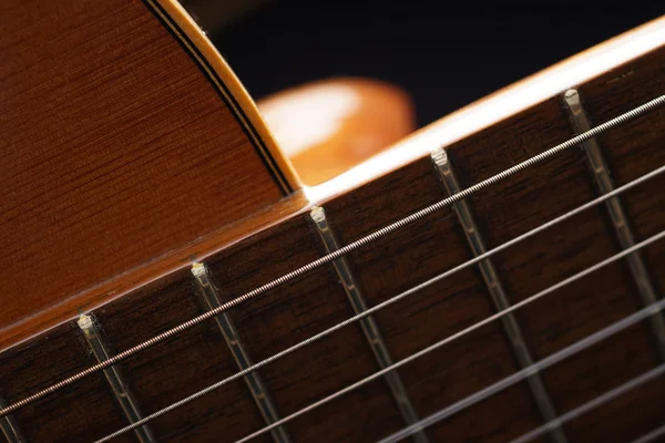 Detal klasyczne drewno gitara akustyczna — Zdjęcie stockowe