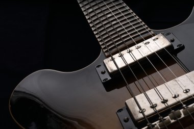 Eski elektro gitar closeup. Ayrıntı, seçici odak.