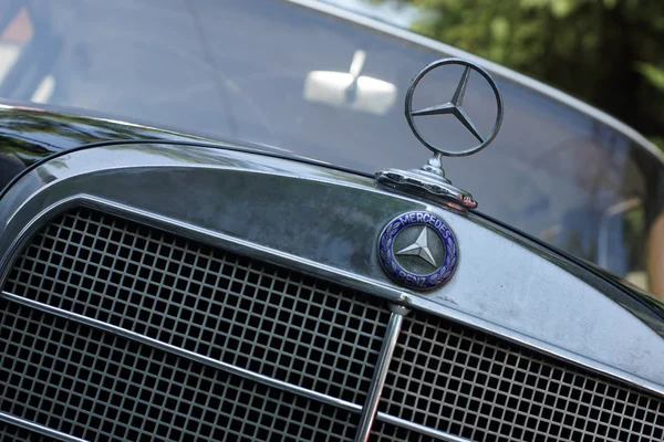 Une Partie Corps Vieille Voiture Les Vieux Photo De Stock