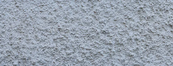 白い塗装と割れた壁 迫撃砲の質感の背景 閉じる パノラマハイレゾバナー — ストック写真