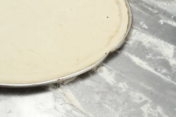 Maken van bakkerijproducten in bakkerij winkel — Stockfoto