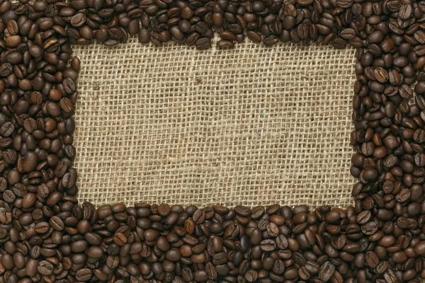 Caffe Edition, Kaffeebohnen auf Jute-Hintergrund — Stockfoto