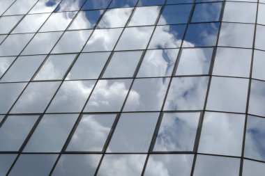  Windows yansıması modern ofis binası