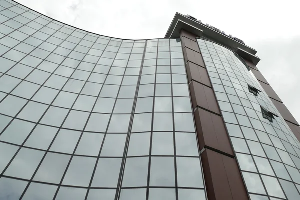 Reflection in windows of modern office building — Stock Photo, Image