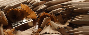 Kalemler ve kurşun kalem talaş - Banner/Başlık baskı