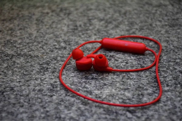 Bild Der Roten Farbe Drahtlose Kopfhörer Oder Ohrhörer — Stockfoto