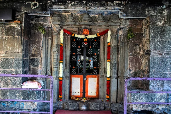 Foto Stock Porta Frente Templo Antigo Senhor Shiva Kolhapur Cidade — Fotografia de Stock