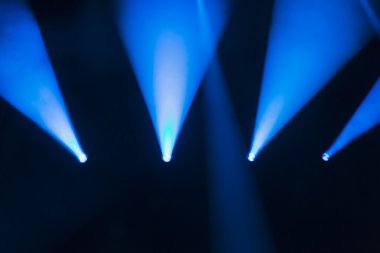 arka planda gösterisi