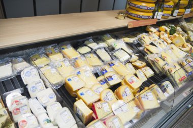 Sergilenen mağaza Hollandalı peynir