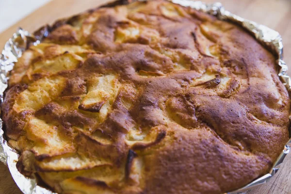 Äppelpaj kaka dessert i en rund form Royaltyfria Stockfoton