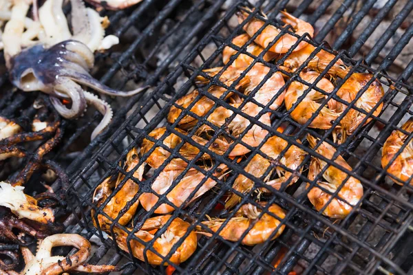 Mariscos en la parrilla —  Fotos de Stock