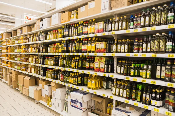 Schlange stehen im Supermarkt — Stockfoto