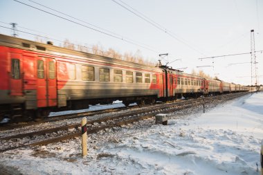 Demiryolları tren yolculuğu şehir dışında