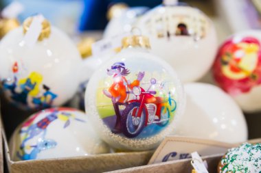 Noel oyuncaklar parlak renkli