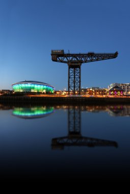 Alacakaranlıkta Glasgow şehir manzarası