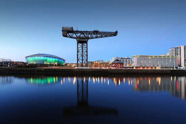 Glasgow City Skyline med reflektion — Stockfoto