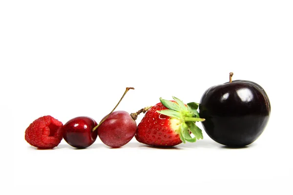 Uma seleção de frutas mistas frescas — Fotografia de Stock