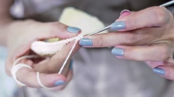 Close-up of young girl's hands crocheting — Stock Video