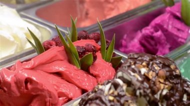 İtalyan gelato dondurma ve ahududu
