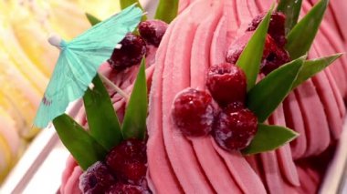 İtalyan gelato dondurma ve ahududu