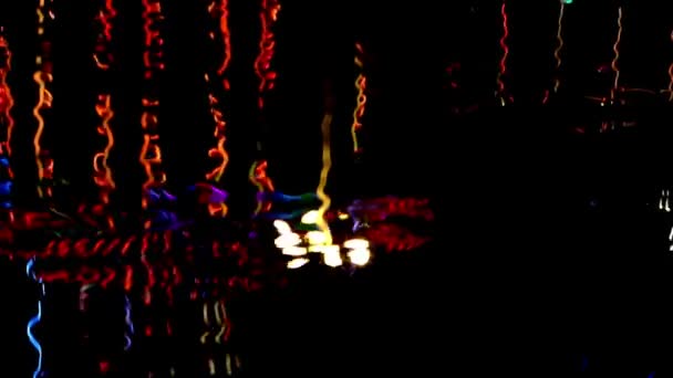 Abstract van bewegend water met kleuren in de nacht — Stockvideo