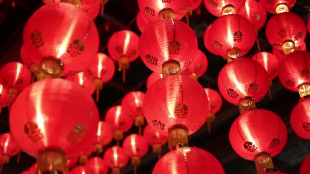 Lanternas vermelhas chinesas à noite — Vídeo de Stock