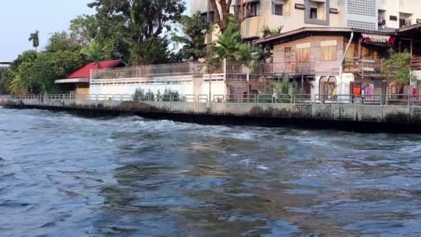 Voie navigable panoramique de Bangkok et eaux agitées — Video