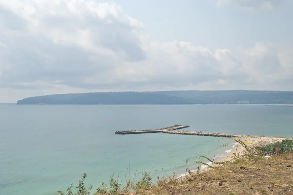 Beau paysage marin paisible et ciel dégagé — Photo