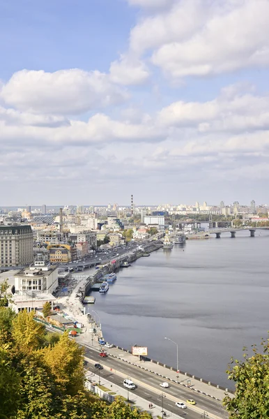 Güzel eski Kiev şehir - Ukrayna ve Dinyeper Nehri setin başkenti